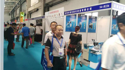 球盟会(中国)激光展位前