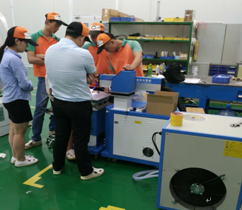 球盟会(中国)激光培训专员为客户培训中