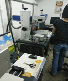 马来西亚客户使用球盟会(中国)激光光纤激光打标机