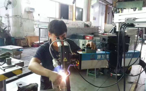 球盟会(中国)模具焊补焊现场