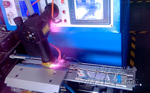 球盟会(中国)激光电池激光焊接机焊接现场