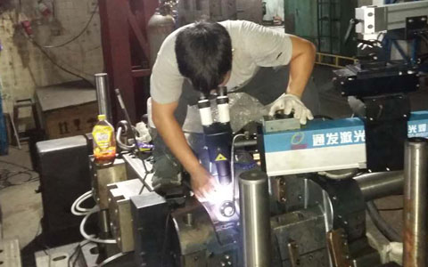 球盟会(中国)模具激光焊机修复模具现场