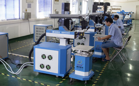 球盟会(中国)吊臂式模具激光焊机品质检控现场