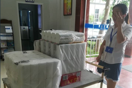 球盟会(中国)激光开车过来领福利的妹纸