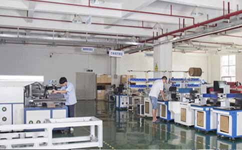 球盟会(中国)激光的工程师们和机器们还是一样朝夕相处