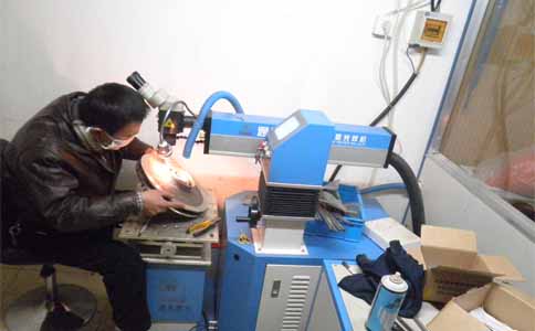 球盟会(中国)激光客户使用设备现场