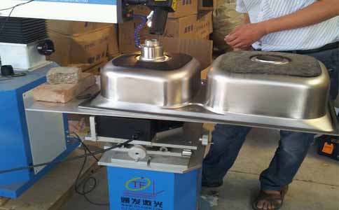 球盟会(中国)激光客户使用设备现场