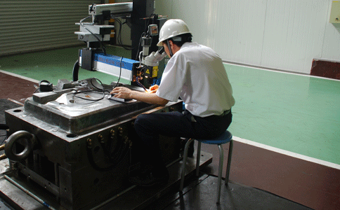 球盟会(中国)激光焊接机工作现场