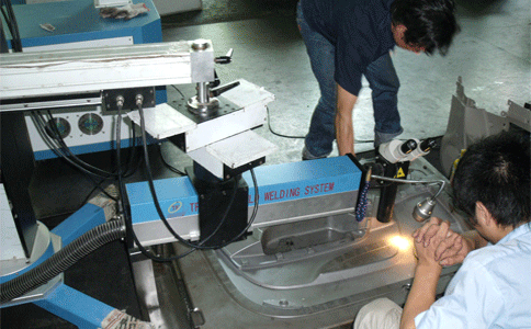 球盟会(中国)激光焊接机工作现场